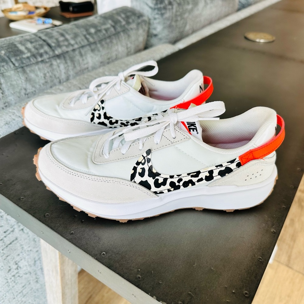 Nike women’s waffle sneakers size 9